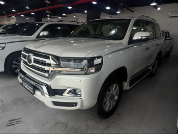 Toyota  Land Cruiser  GXR  2017  Automatic  314,000 Km  8 Cylinder  Four Wheel Drive (4WD)  SUV  White