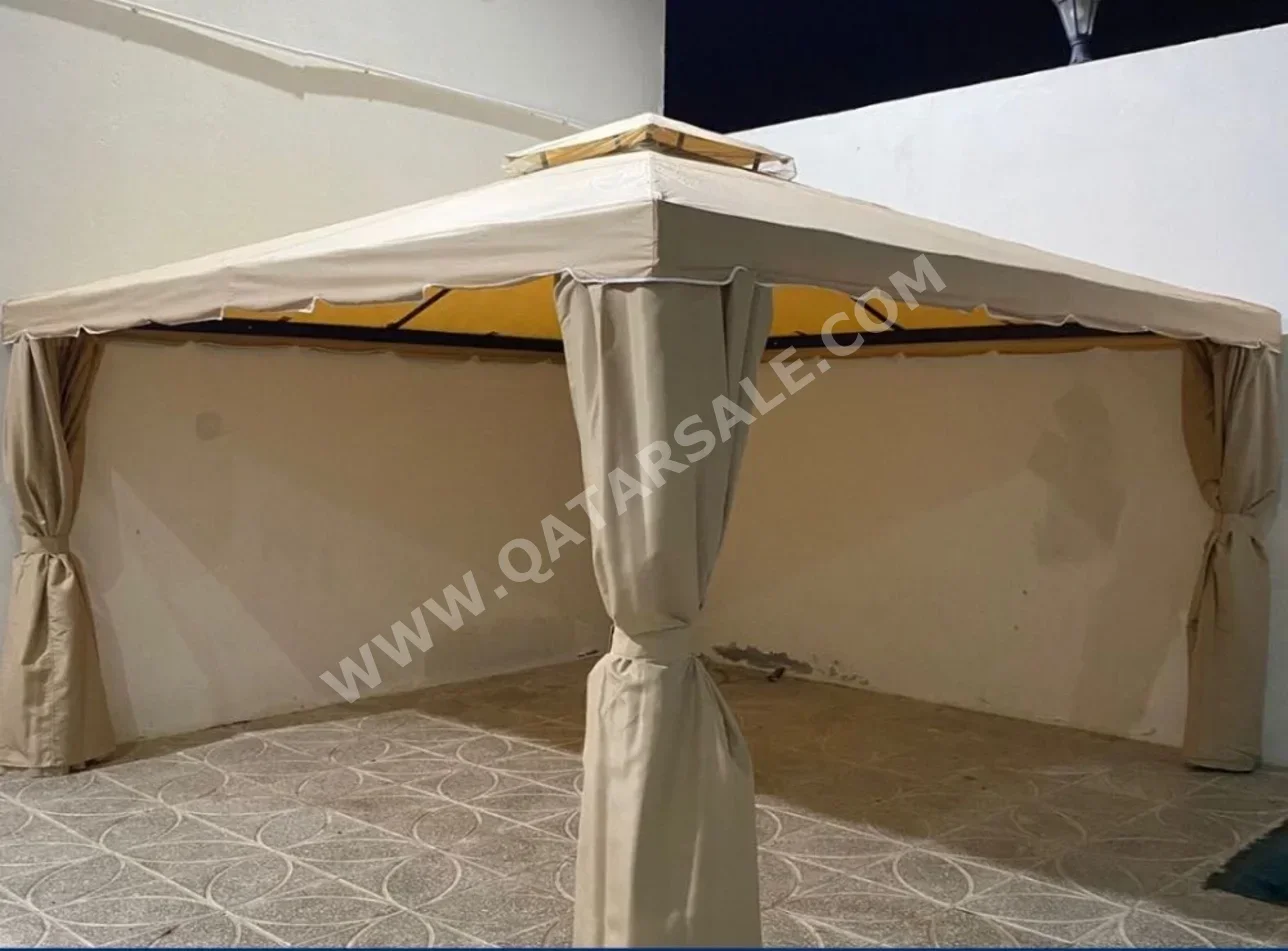 خِيَم خيمة نفخ  - بيج  -الطول: 4 سنتيمتر  -العرض: 4 سنتيمتر  -الارتفاع: 2.5 سنتيمتر