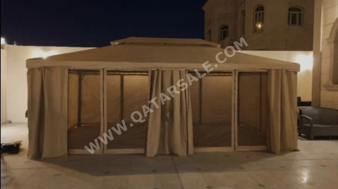 Tents Inflatable Tent  - Beige  -Length: 6 CM  -Width: 4 CM  -Height: 2.5 CM