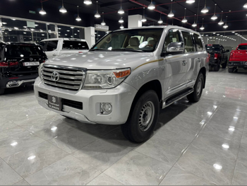 تويوتا  لاند كروزر  في اكس ار  2013  اوتوماتيك  337,000 كم  8 سلندر  دفع رباعي  اس يو في  فضي