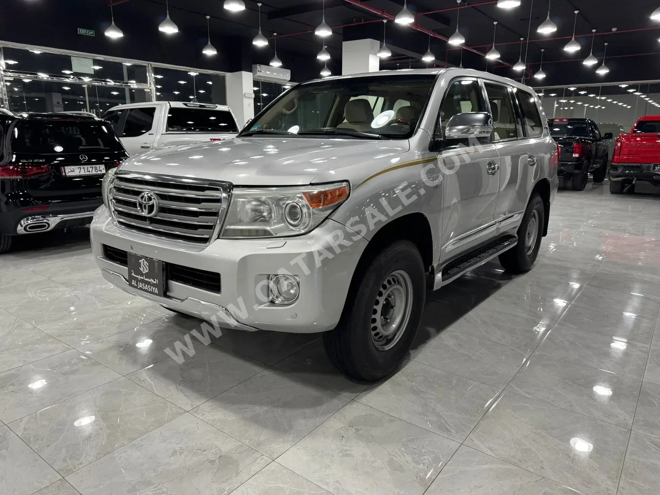 تويوتا  لاند كروزر  في اكس ار  2013  اوتوماتيك  337,000 كم  8 سلندر  دفع رباعي  اس يو في  فضي