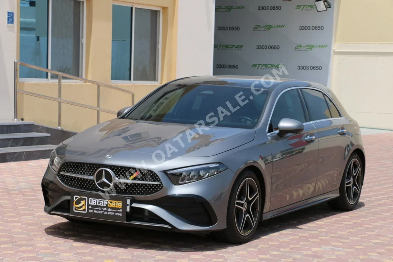 مرسيدس - بنز  ايه - كلاس  200  2025  اوتوماتيك  5,200 كم  4 سلندر  سحب امامي  هاتشباك  رمادي  تحت الضمان