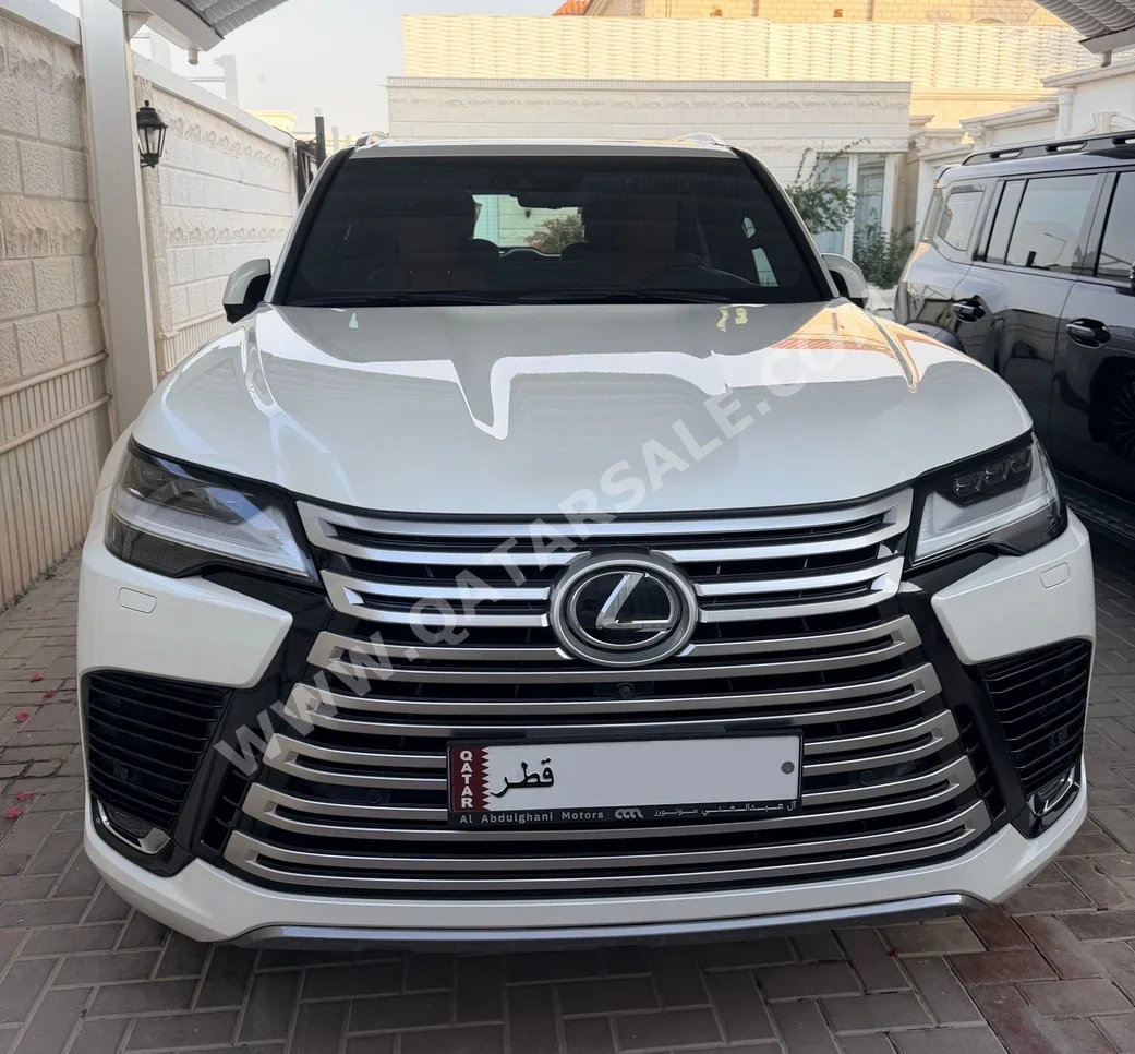 لكزس  ال اكس  600 في اي بي  2023  اوتوماتيك  40,000 كم  6 سلندر  دفع رباعي  اس يو في  أبيض  تحت الضمان