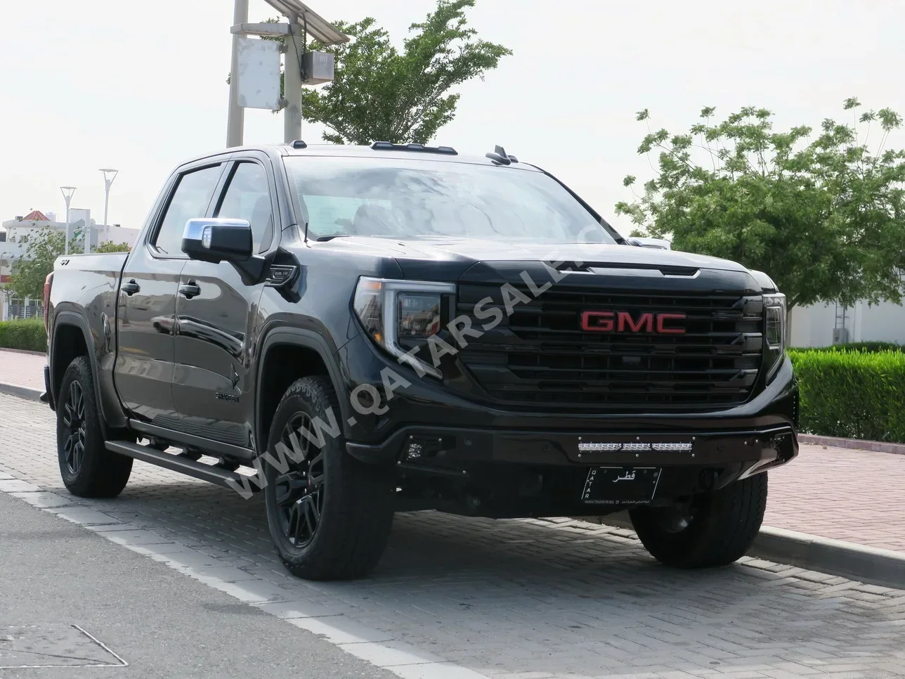 جي ام سي  سييرا  شاهين  2026  اوتوماتيك  400 كم  8 سلندر  دفع رباعي  بيكب  أسود  تحت الضمان