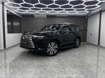 لكزس  ال اكس  600 لكجري  2023  اوتوماتيك  100,000 كم  6 سلندر  دفع كلي مستمر  اس يو في  أسود  تحت الضمان