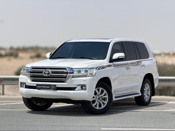 Toyota  Land Cruiser  GXR  2017  Automatic  187,000 Km  8 Cylinder  Four Wheel Drive (4WD)  SUV  White