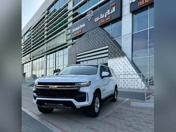 Chevrolet  Suburban  2021  Automatic  236,000 Km  8 Cylinder  Four Wheel Drive (4WD)  SUV  White