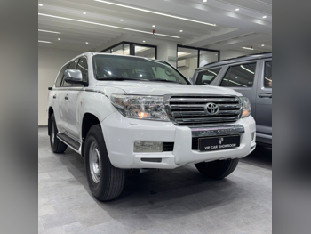 Toyota  Land Cruiser  VXR  2010  Automatic  459,000 Km  8 Cylinder  Four Wheel Drive (4WD)  SUV  White