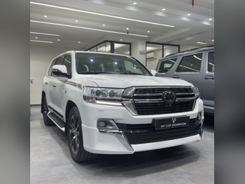 Toyota  Land Cruiser  VXR  2021  Automatic  226,000 Km  8 Cylinder  Four Wheel Drive (4WD)  SUV  White