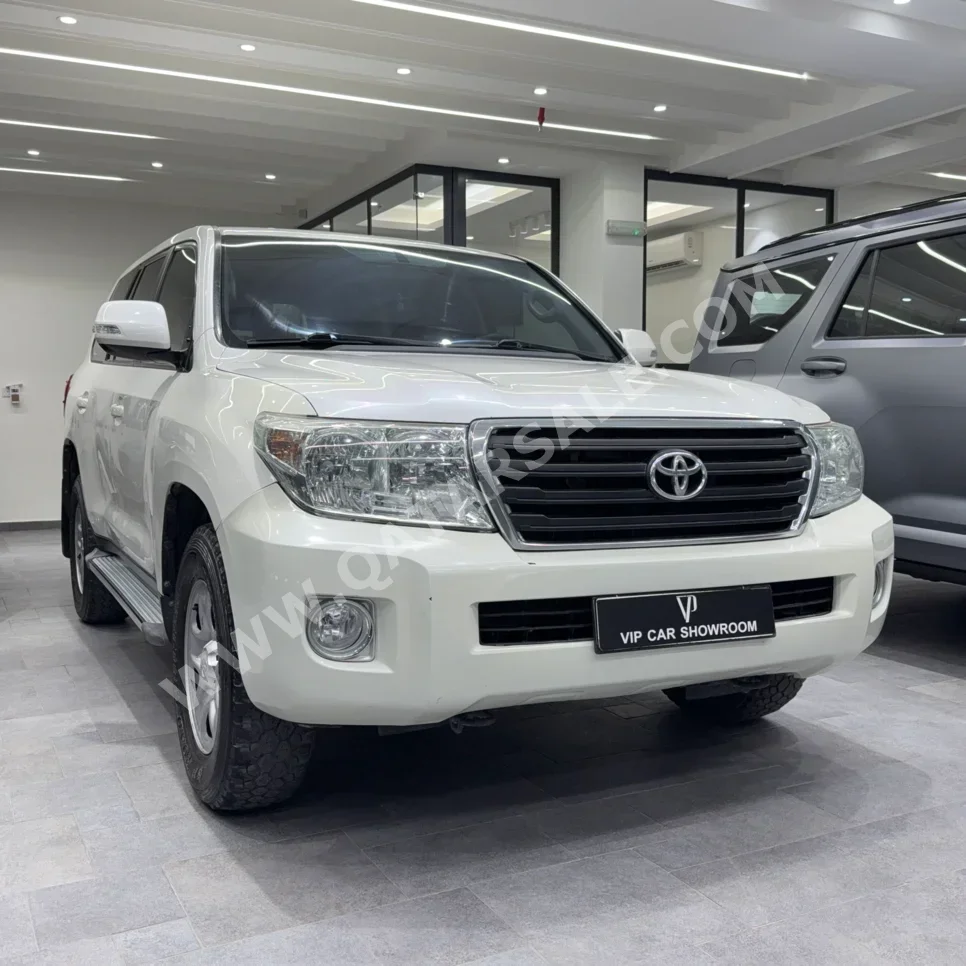 تويوتا  لاند كروزر  جي  2012  اوتوماتيك  319,000 كم  6 سلندر  دفع رباعي  اس يو في  أبيض لؤلؤي