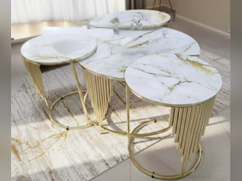 الطاولات والخزائن الجانبية منضدة القهوة  - لايف ستايل  - رخام  - متعدد الألوان