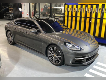 Porsche  Panamera  2018  Automatic  76,000 Km  6 Cylinder  All Wheel Drive (AWD)  Sedan  Gray