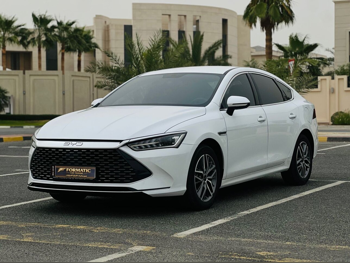 BYD  Qin Plus  DM-i  2025  Automatic  10,000 Km  4 Cylinder  Front Wheel Drive (FWD)  Sedan  White  With Warranty