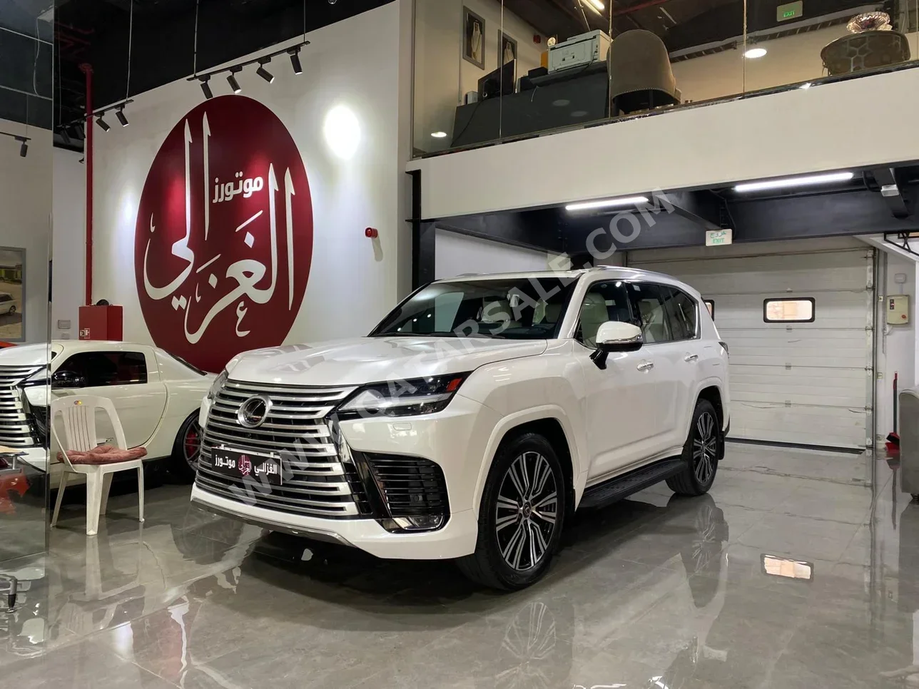 Lexus  LX  600 Luxury  2022  Automatic  133,000 Km  6 Cylinder  Four Wheel Drive (4WD)  SUV  White
