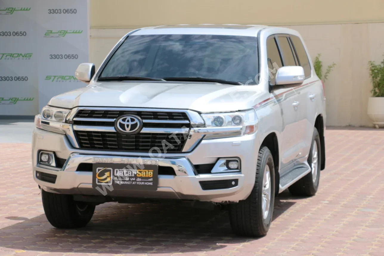 تويوتا  لاند كروزر  جي اكس ار  2018  اوتوماتيك  198,000 كم  6 سلندر  دفع رباعي  اس يو في  فضي