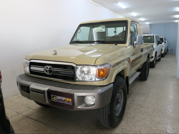 تويوتا  لاند كروزر  ال اكس  2017  عادي  12,000 كم  6 سلندر  دفع رباعي  بيكب  بيج