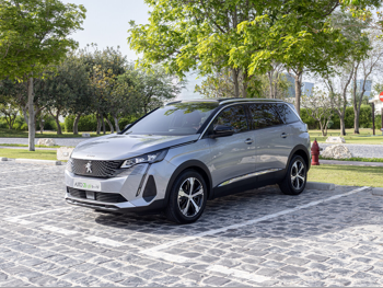 بيجو  5008  جي تي  لاين  2023  اوتوماتيك  65,700 كم  4 سلندر  دفع رباعي  اس يو في  رمادي  تحت الضمان