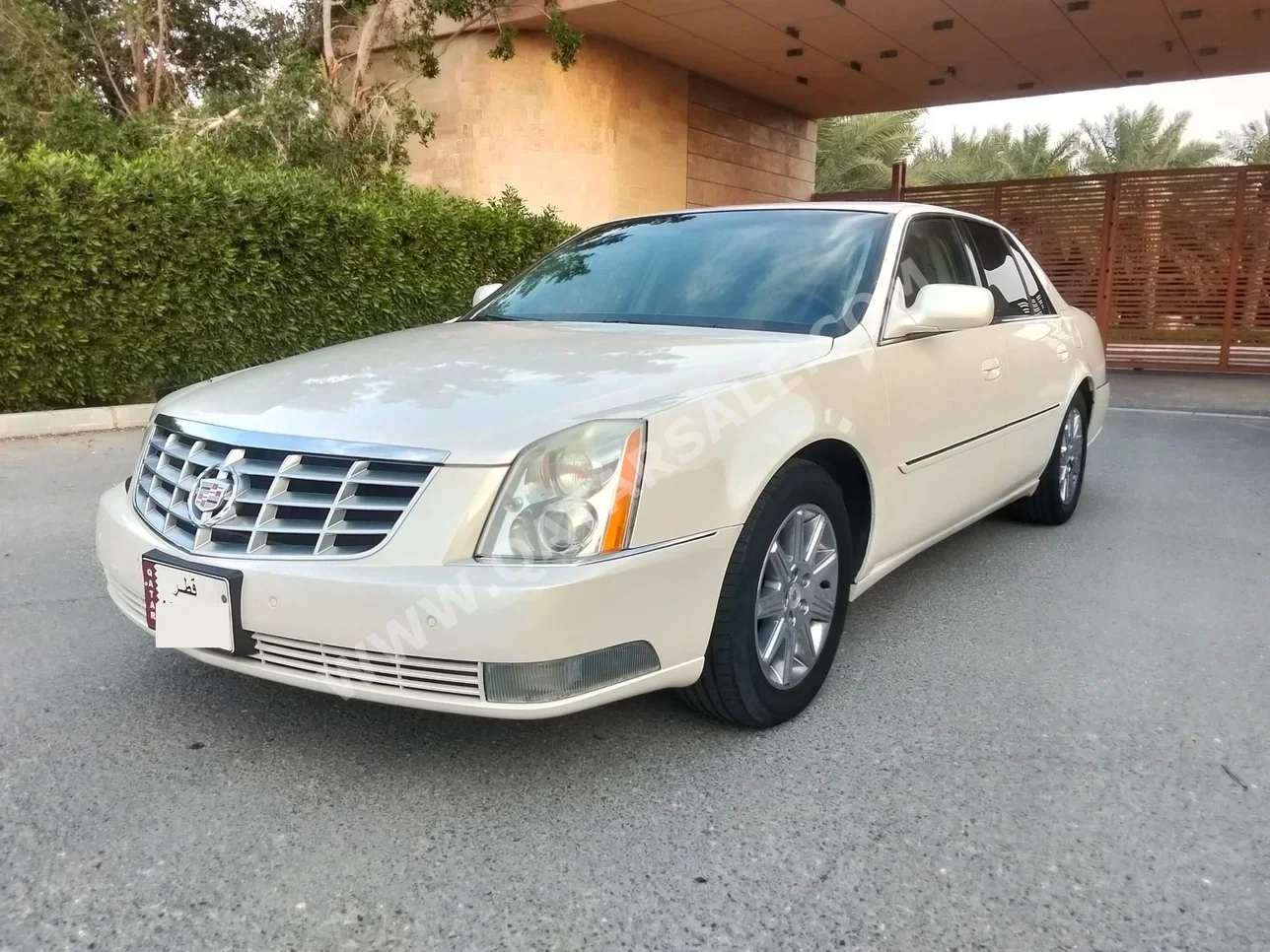 Cadillac  DTS  2011  Automatic  44,000 Km  8 Cylinder  Rear Wheel Drive (RWD)  Sedan  White