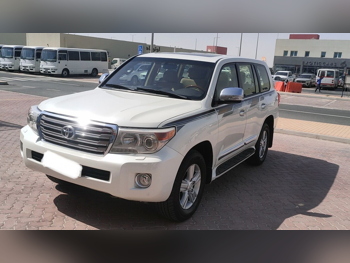 تويوتا  لاند كروزر  جي اكس ار  2015  اوتوماتيك  355,000 كم  8 سلندر  دفع رباعي  اس يو في  أبيض