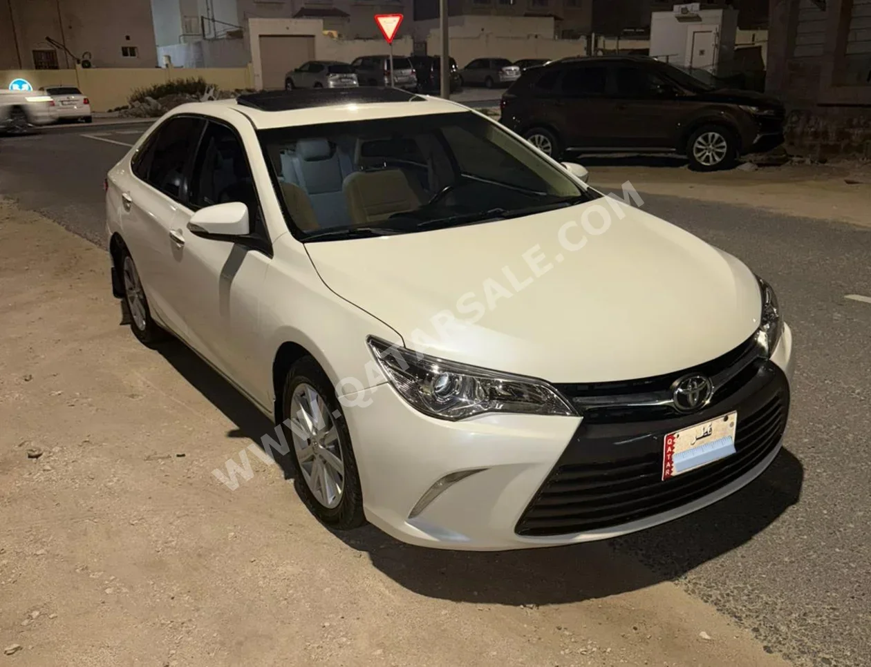 Toyota  Camry  2016  Automatic  187,000 Km  4 Cylinder  Front Wheel Drive (FWD)  Sedan  White
