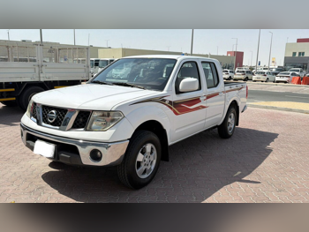 Nissan  Navara  SE  2015  Automatic  234,000 Km  4 Cylinder  Rear Wheel Drive (RWD)  Pick Up  White