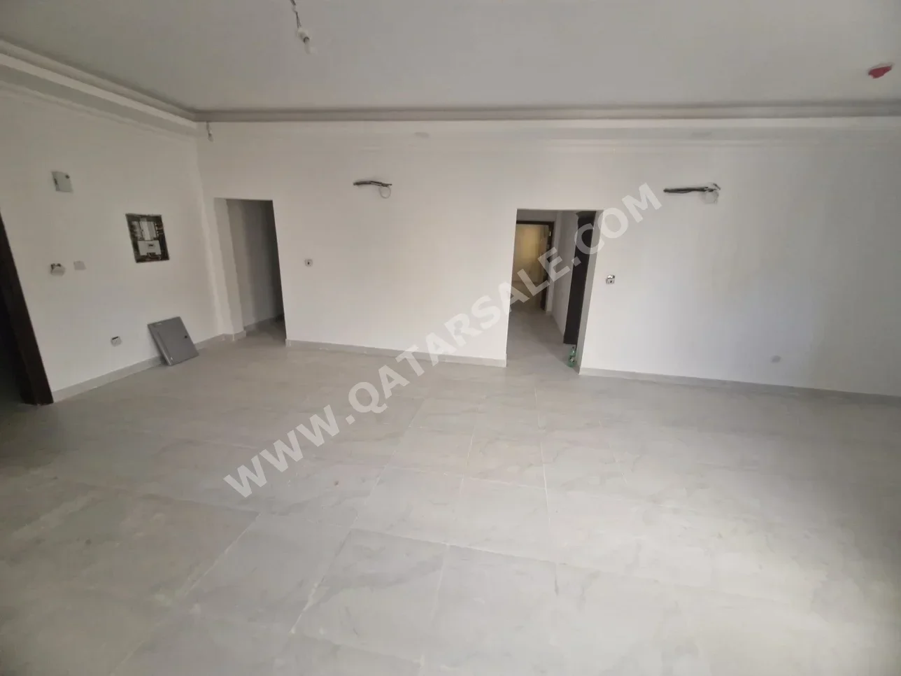 مباني ,ابراج ومجمعات - سكن عائلي  - الدوحة  - أم غويلينة  للبيع