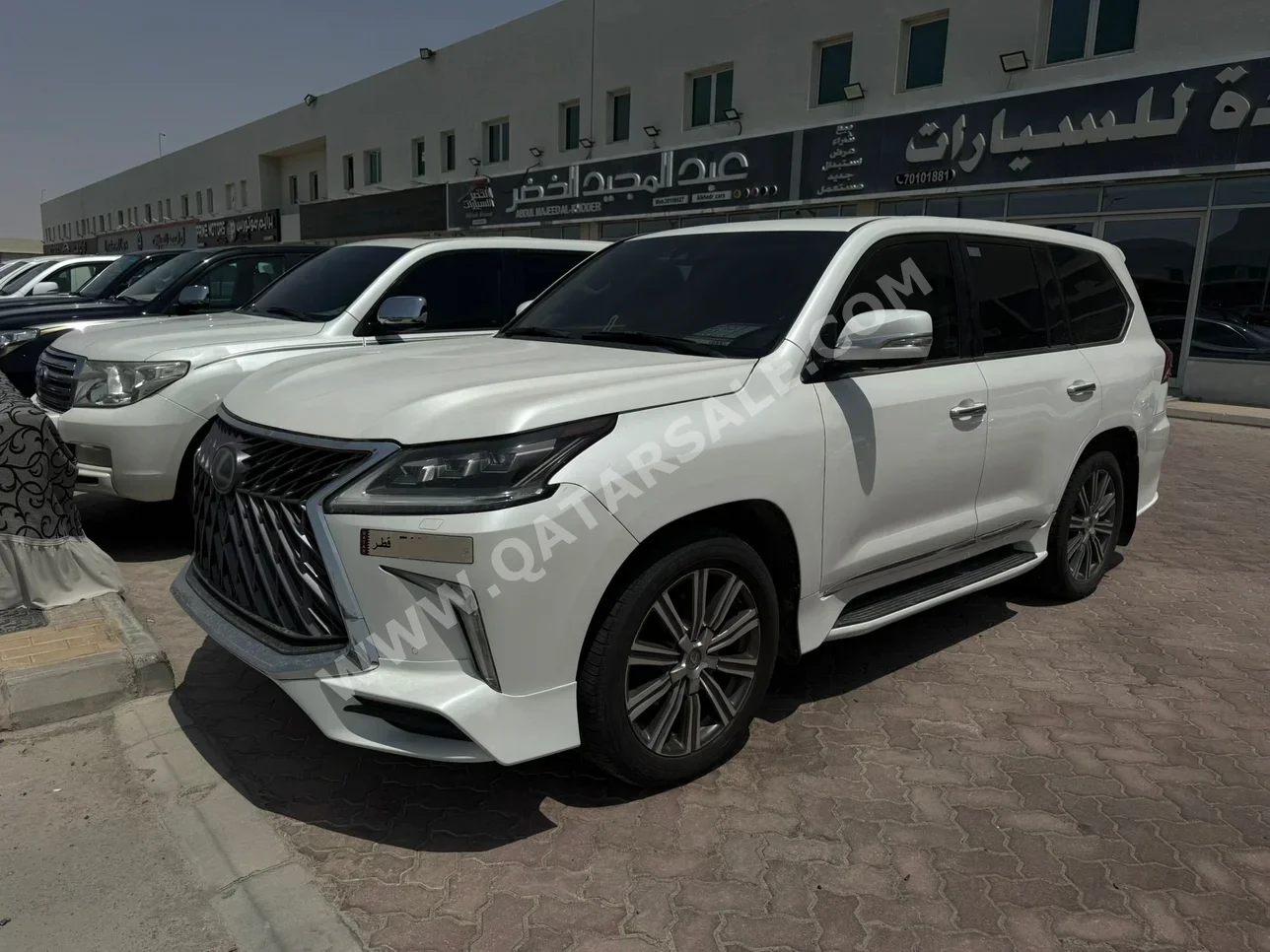 Lexus  LX  570 S  2017  Automatic  282,000 Km  8 Cylinder  Four Wheel Drive (4WD)  SUV  White