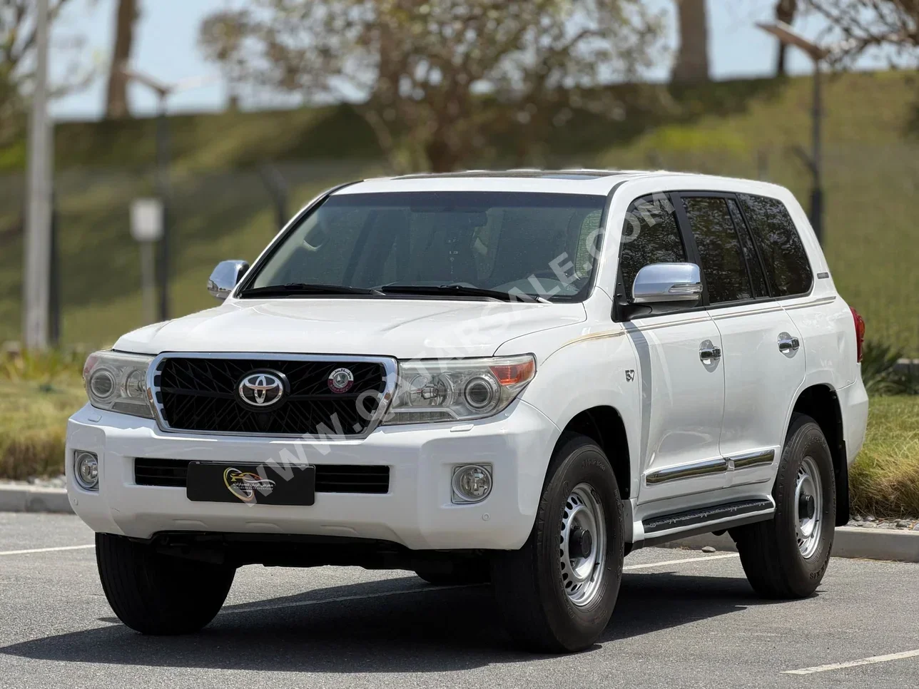 تويوتا  لاند كروزر  في اكس ار  2014  اوتوماتيك  350,000 كم  8 سلندر  دفع رباعي  اس يو في  أبيض