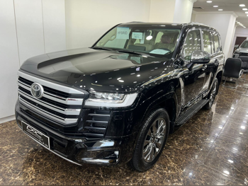 تويوتا  لاند كروزر  في اكس توين توربو  2025  اوتوماتيك  0 كم  6 سلندر  دفع رباعي  اس يو في  أسود  تحت الضمان