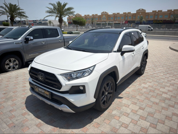 تويوتا  راف 4  2025  اوتوماتيك  14,000 كم  4 سلندر  دفع رباعي  اس يو في  أبيض  تحت الضمان