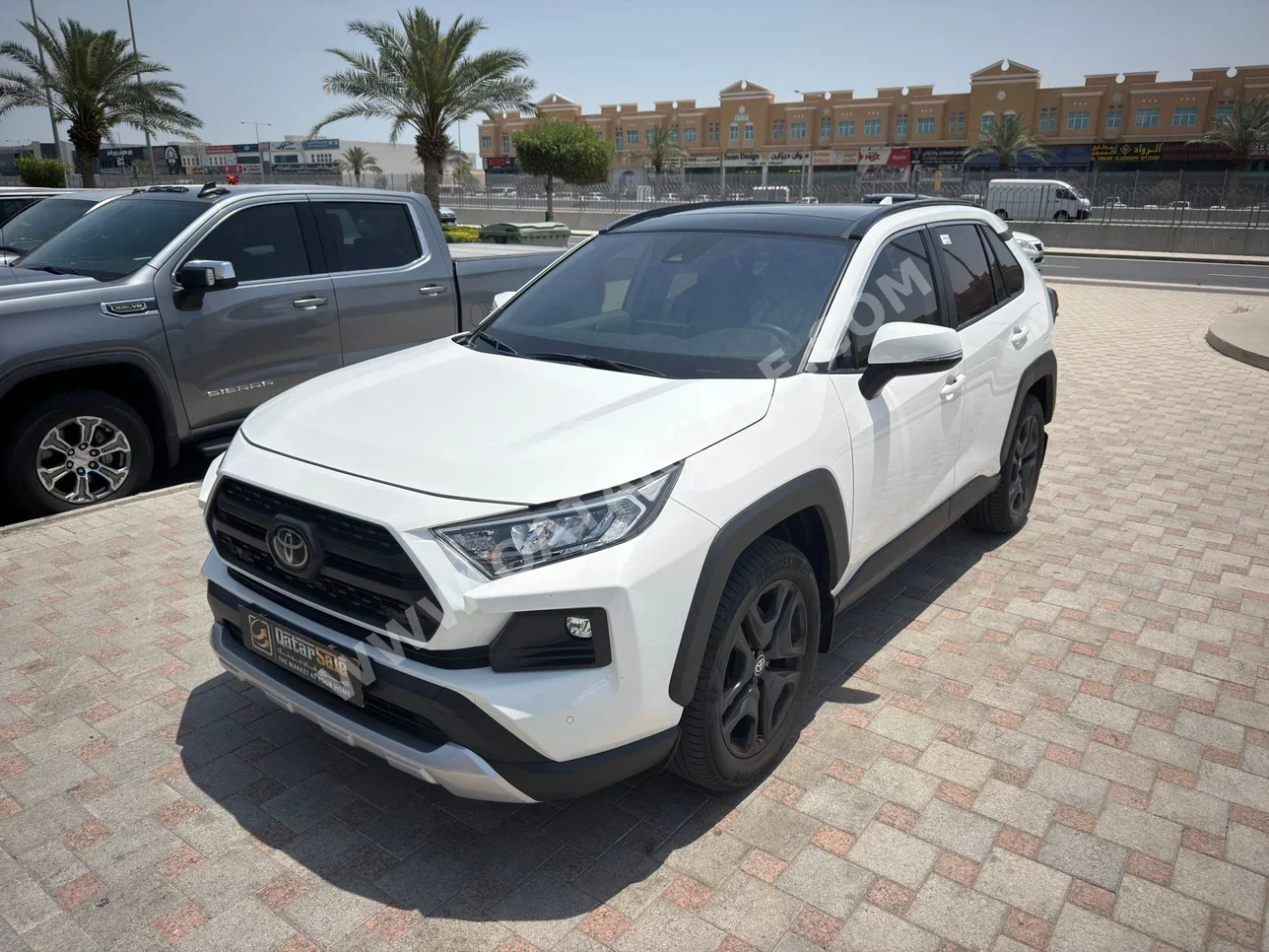 تويوتا  راف 4  2025  اوتوماتيك  14,000 كم  4 سلندر  دفع رباعي  اس يو في  أبيض  تحت الضمان