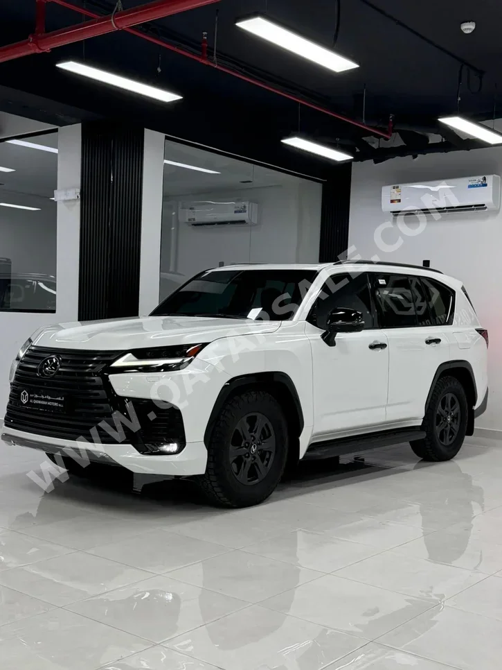 لكزس  ال اكس  600 اف سبورت  2025  اوتوماتيك  4,000 كم  6 سلندر  دفع رباعي  اس يو في  أبيض  تحت الضمان