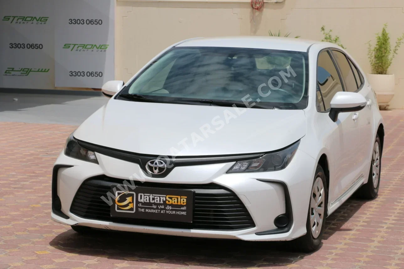 تويوتا  كورولا  اكس ال اي  2022  اوتوماتيك  131,000 كم  4 سلندر  سحب امامي  سيدان  أبيض