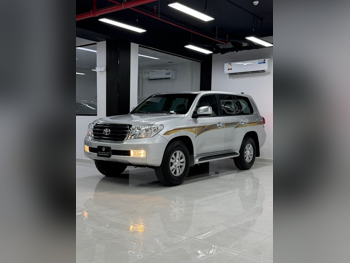 تويوتا  لاند كروزر  جي اكس ار  2010  اوتوماتيك  640,000 كم  6 سلندر  دفع رباعي  اس يو في  فضي