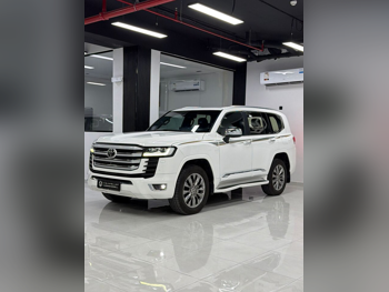 تويوتا  لاند كروزر  في اكس ار توين توربو  2022  اوتوماتيك  156,000 كم  6 سلندر  دفع رباعي  اس يو في  أبيض