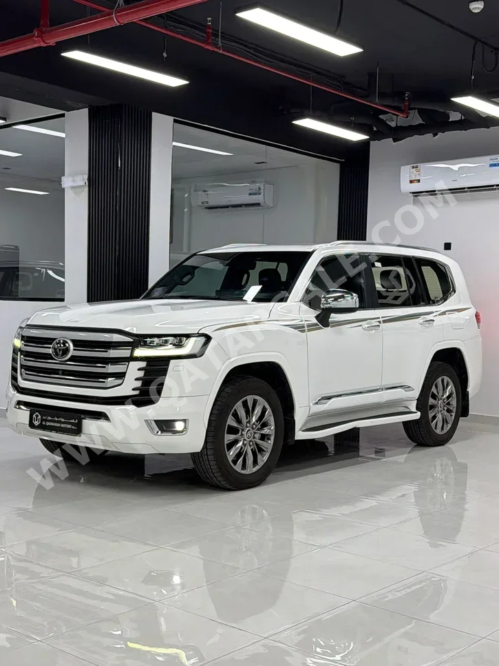 تويوتا  لاند كروزر  في اكس ار توين توربو  2022  اوتوماتيك  156,000 كم  6 سلندر  دفع رباعي  اس يو في  أبيض