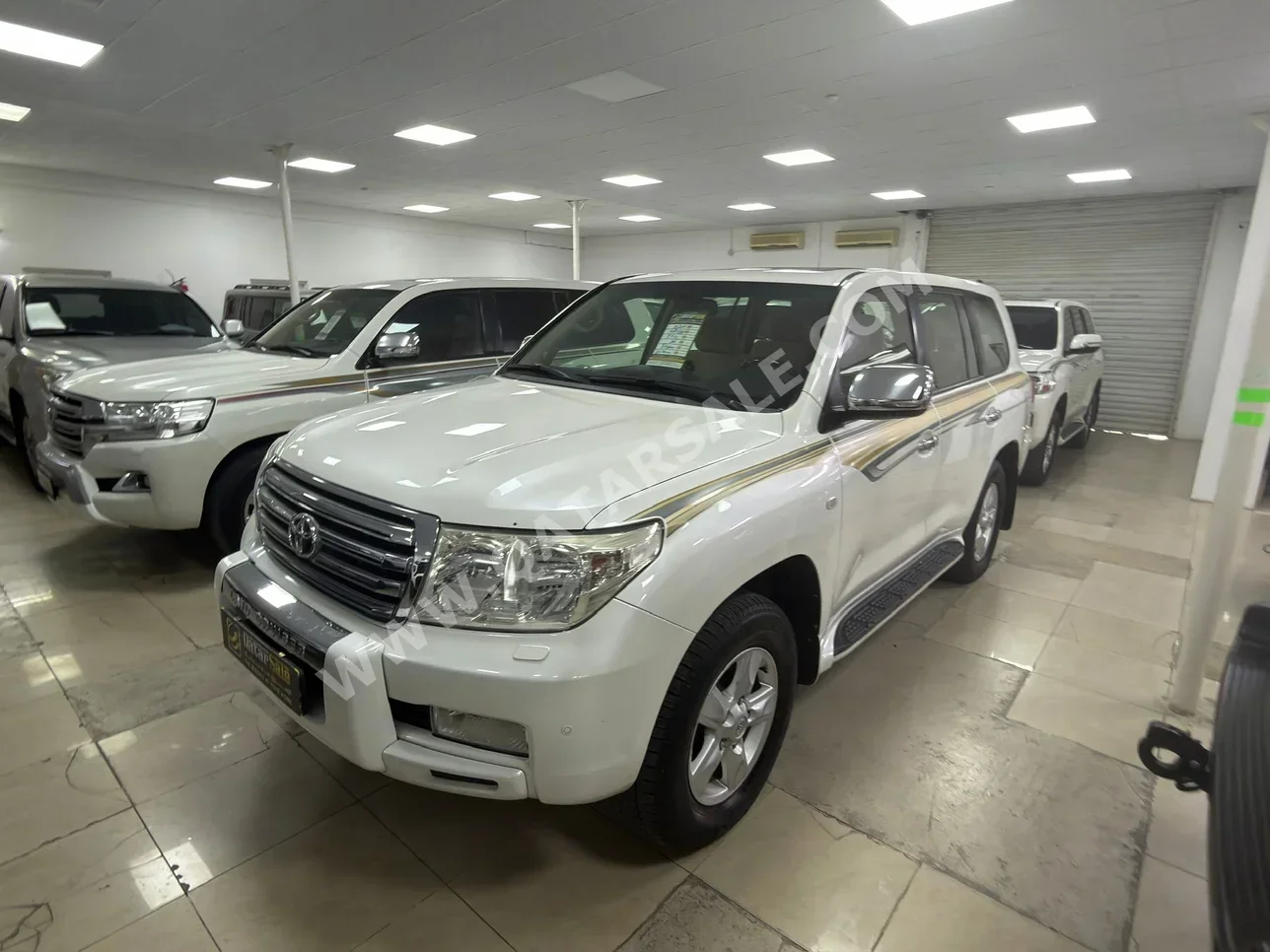تويوتا  لاند كروزر  في اكس ار  2010  اوتوماتيك  349,000 كم  8 سلندر  دفع رباعي  اس يو في  أبيض