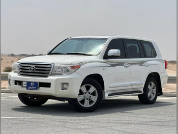 تويوتا  لاند كروزر  في اكس ار  2013  اوتوماتيك  348,000 كم  8 سلندر  دفع رباعي  اس يو في  أبيض