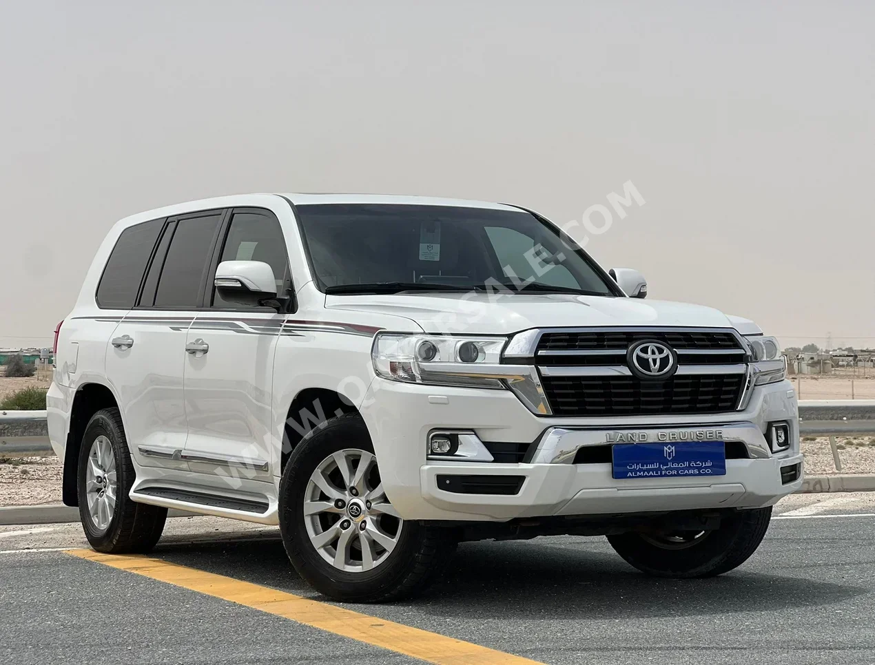 تويوتا  لاند كروزر  جي اكس ار  2021  اوتوماتيك  160,000 كم  8 سلندر  دفع رباعي  اس يو في  أبيض