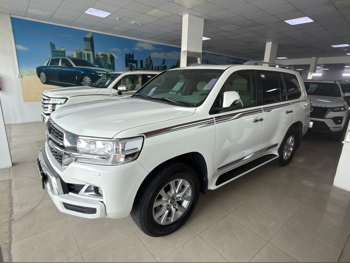 Toyota  Land Cruiser  GXR  2021  Automatic  105,000 Km  6 Cylinder  Four Wheel Drive (4WD)  SUV  White