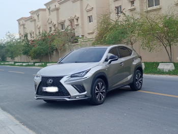 لكزس  ان اكس  300  2021  اوتوماتيك  108,000 كم  4 سلندر  دفع رباعي  اس يو في  فضي