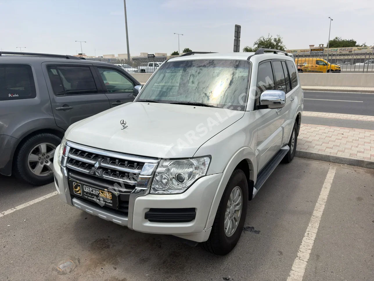 ميتسوبيشي  باجيرو  2016  اوتوماتيك  250,000 كم  6 سلندر  دفع رباعي  اس يو في  أبيض