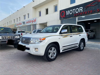 Toyota  Land Cruiser  VXR  2014  Automatic  297,000 Km  8 Cylinder  Four Wheel Drive (4WD)  SUV  White