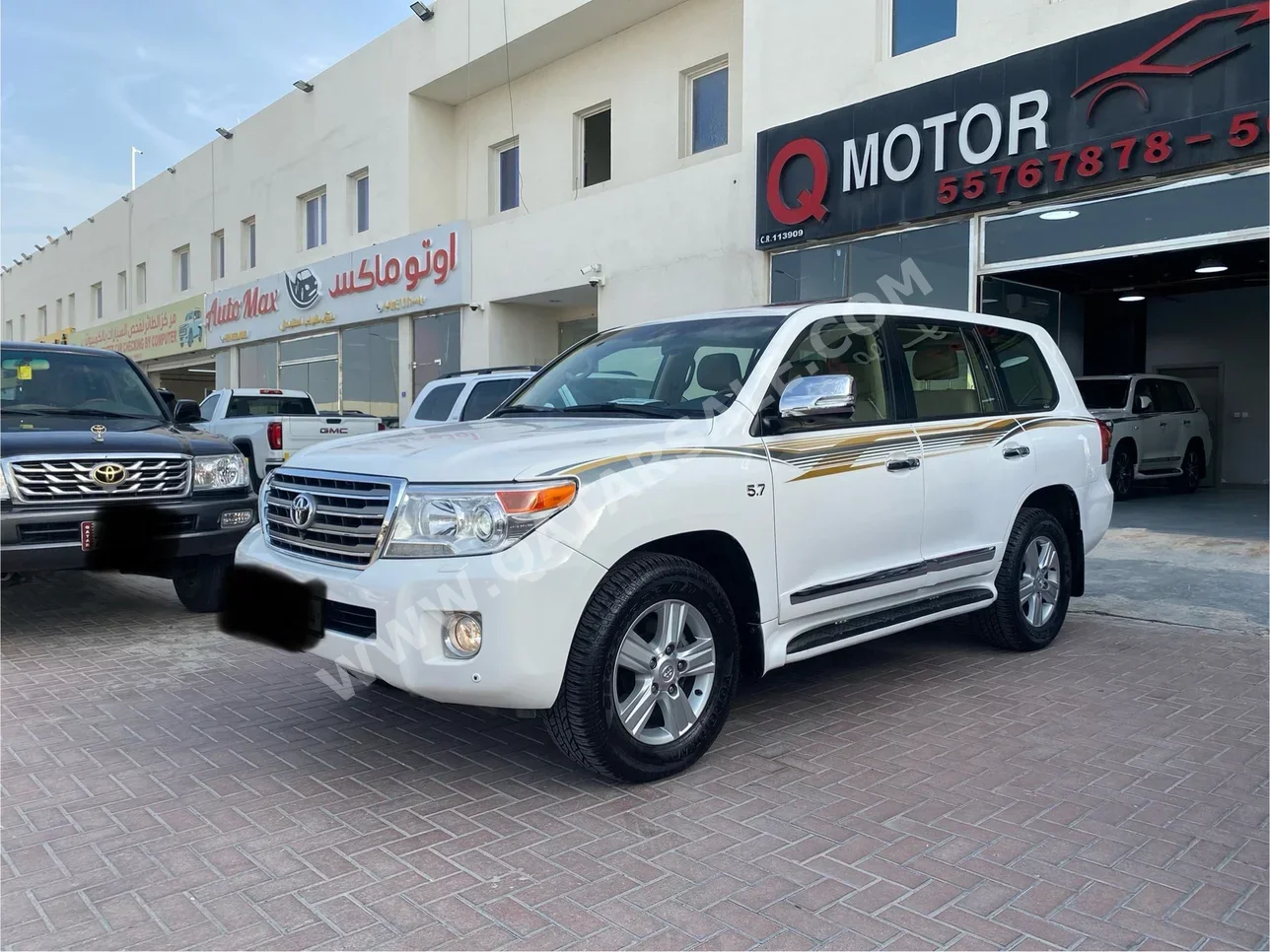 Toyota  Land Cruiser  VXR  2014  Automatic  297,000 Km  8 Cylinder  Four Wheel Drive (4WD)  SUV  White