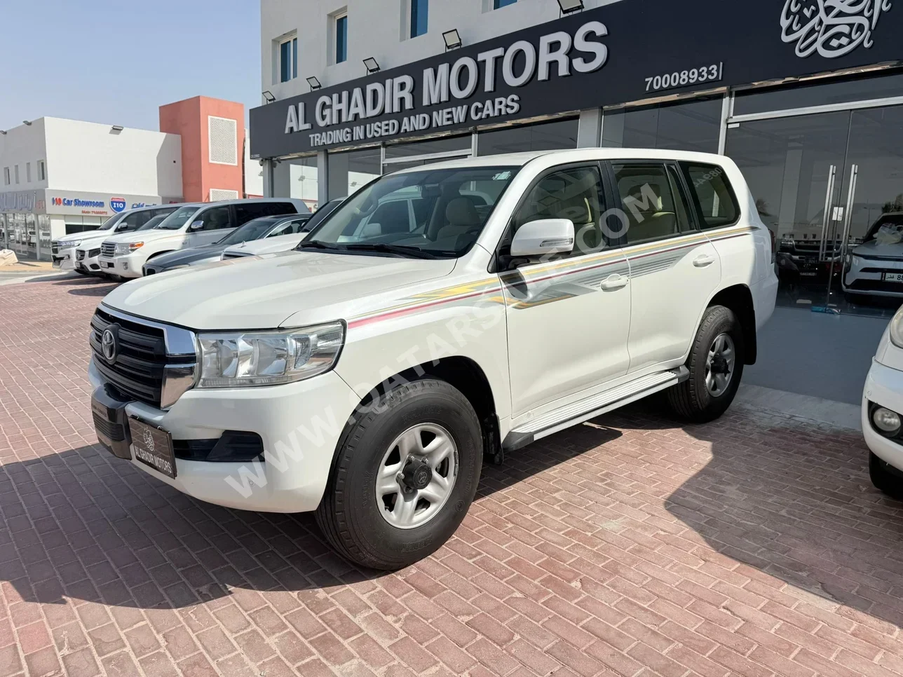 Toyota  Land Cruiser  GX  2016  Automatic  282,000 Km  6 Cylinder  Four Wheel Drive (4WD)  SUV  White