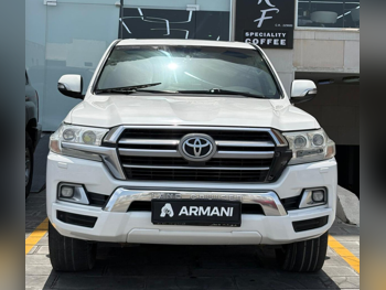 Toyota  Land Cruiser  GXR  2019  Automatic  212,000 Km  8 Cylinder  Four Wheel Drive (4WD)  SUV  White