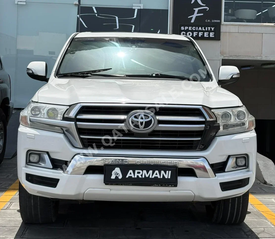 Toyota  Land Cruiser  GXR  2019  Automatic  212,000 Km  8 Cylinder  Four Wheel Drive (4WD)  SUV  White