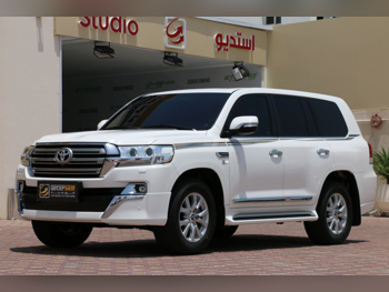 Toyota  Land Cruiser  VXR  2021  Automatic  98,000 Km  8 Cylinder  Four Wheel Drive (4WD)  SUV  White