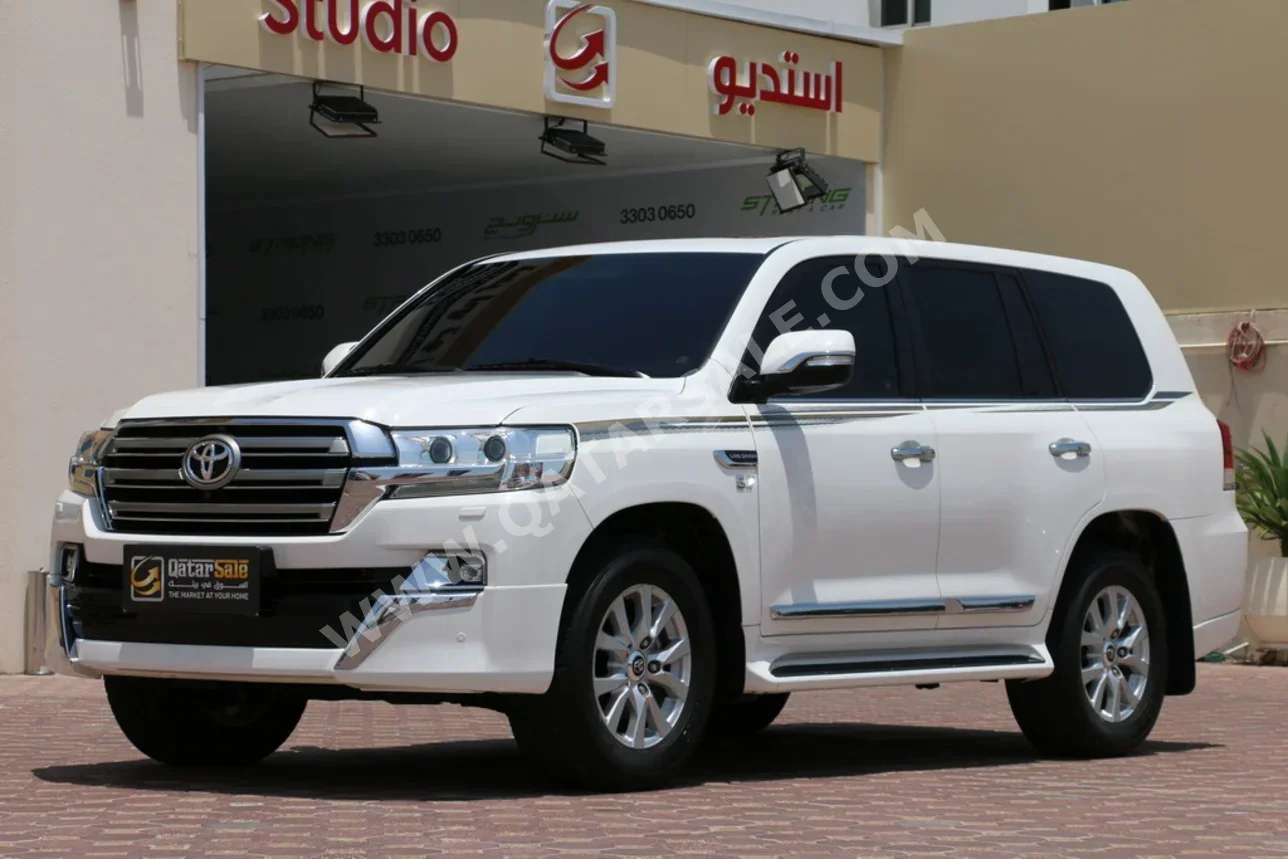 Toyota  Land Cruiser  VXR  2021  Automatic  98,000 Km  8 Cylinder  Four Wheel Drive (4WD)  SUV  White