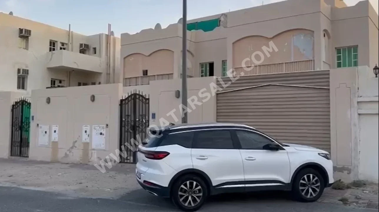 سكن عائلي  - غير مفروشة  - الدوحة  - نعيجة  - 6 غرف نوم